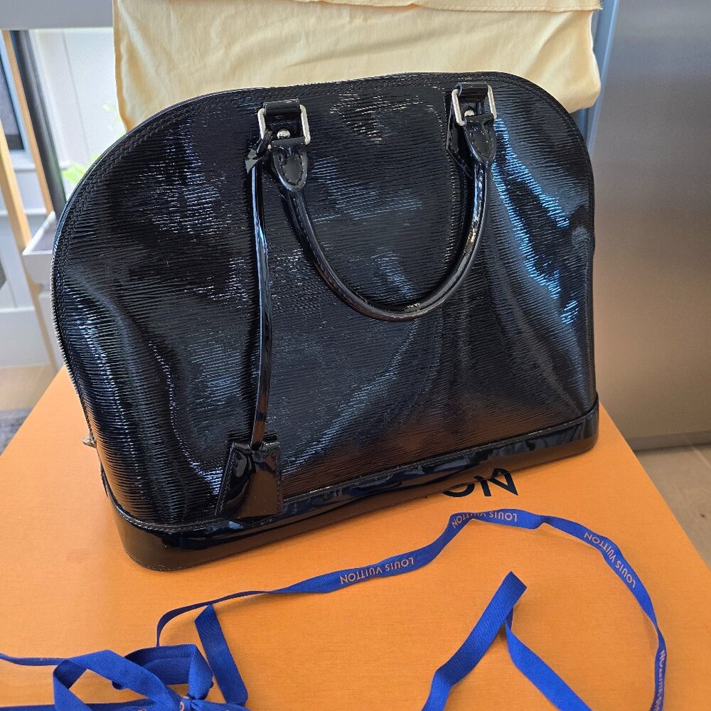 Louis Vuitton patent leather large purse